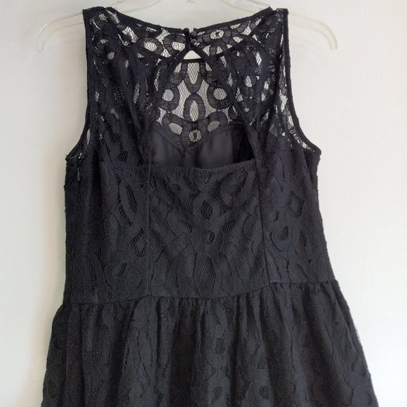 Retro-Vibe Black Lace Dress w/ Triangle Cut Out Back Detail Cocktail Holiday 6 - Picture 7 of 15